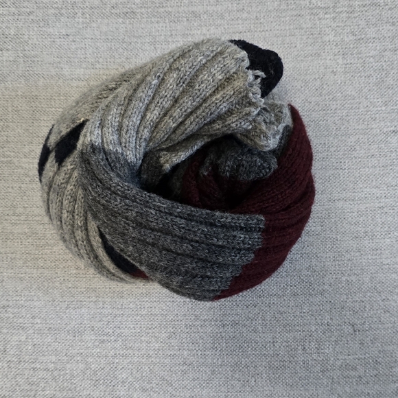 Eddie Bauer gray/red/navy color-block scarf - Picture 3 of 5